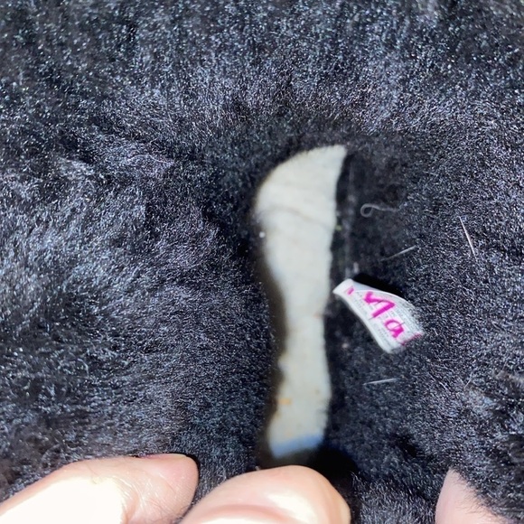 UGG BAILEY BUTTON II Kids Black Boots (Size 4) - Picture 9 of 12